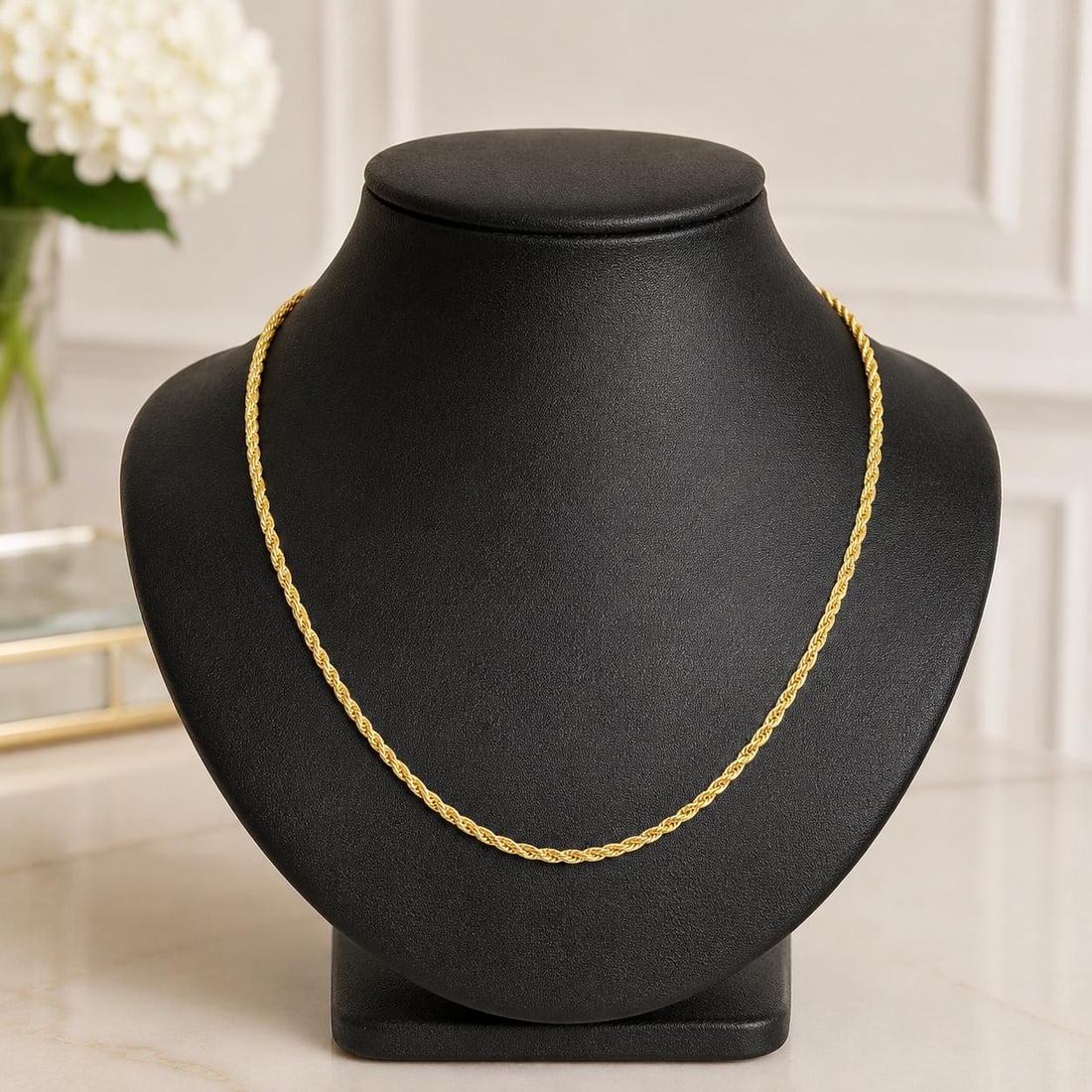 Unbranded 14k Yellow Gold Rope Link Necklace 15.5in Italy: Unbranded 14k Yellow Gold Rope Link Necklace 15.5in Italy Vintage Italian rope link chain crafted in solid 14k yellow gold. This unbranded necklace features a spring ring clasp and is presented in exc