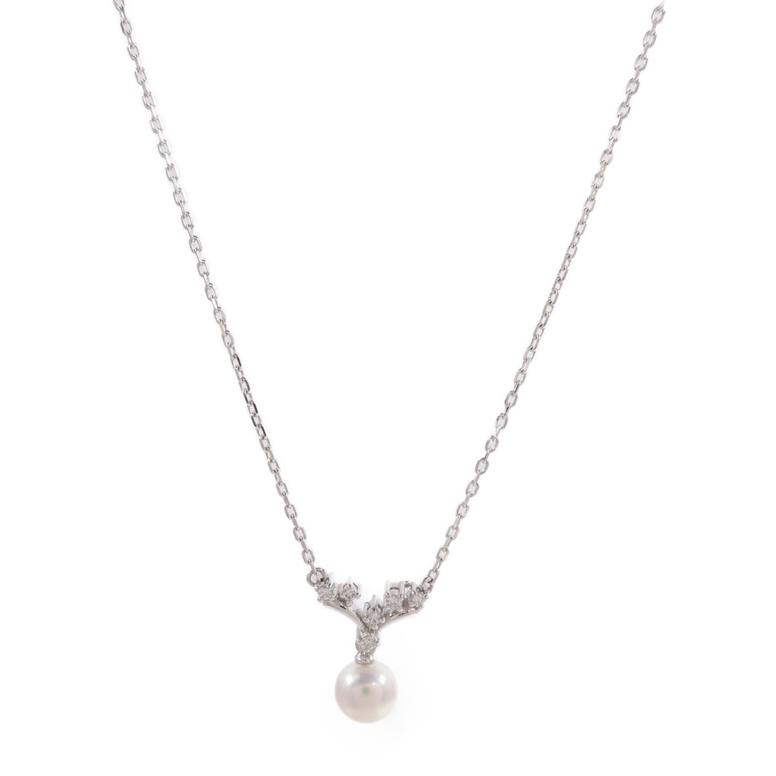 TASAKI Pt900 Pt850 Pearl Diamond Necklace: TASAKI Pt900 Pt850 Pearl Diamond Necklace TASAKI pearl and diamond necklace crafted in Pt900 and Pt850 platinum with a white and clear color presentation. The design features a pearl main stone with d