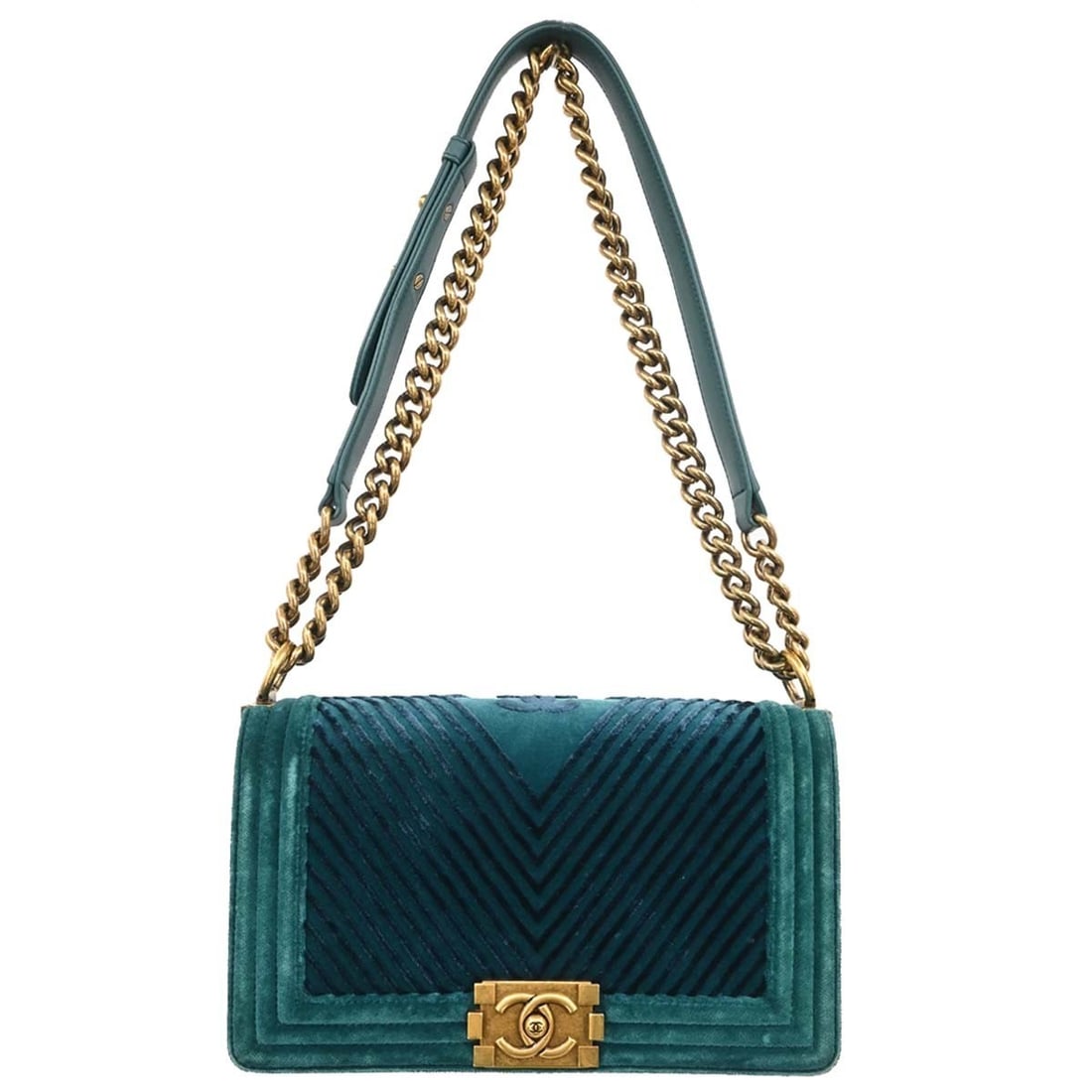CHANEL Boy Medium Green Velvet Shoulder Bag Push Lock: CHANEL Boy Medium Green Velvet Shoulder Bag Push Lock Vintage Chanel Boy Medium shoulder bag in green velvet with a chevron-quilted design and push-lock closure. This women's shoulder bag features a f