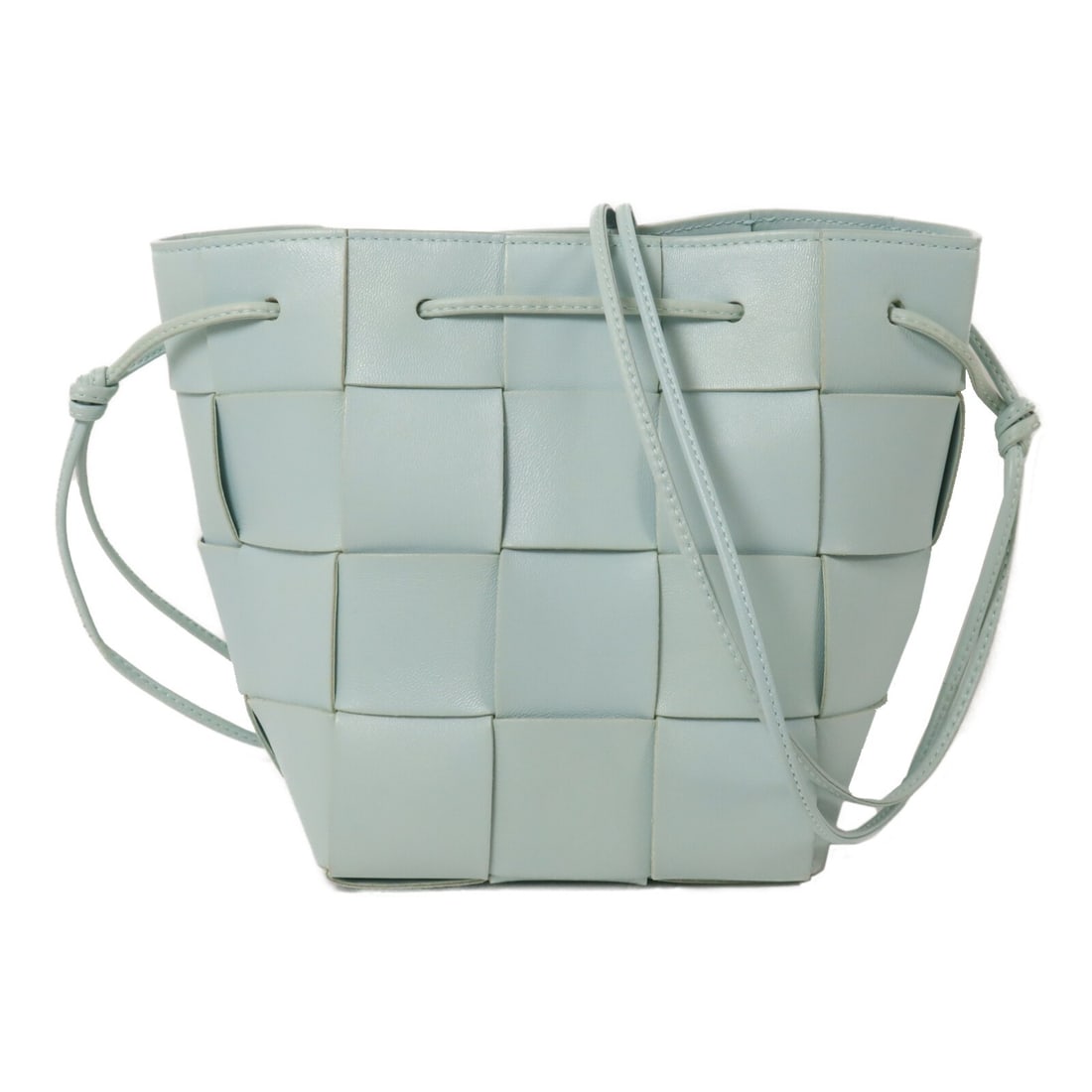 Bottega Veneta BV Cassette calfskin bucket shoulder bag blue: Bottega Veneta BV Cassette calfskin bucket shoulder bag blue Bottega Veneta Cassette bucket shoulder bag in blue and light blue calfskin leather. Made in Italy, this women's shoulder bag includes stor