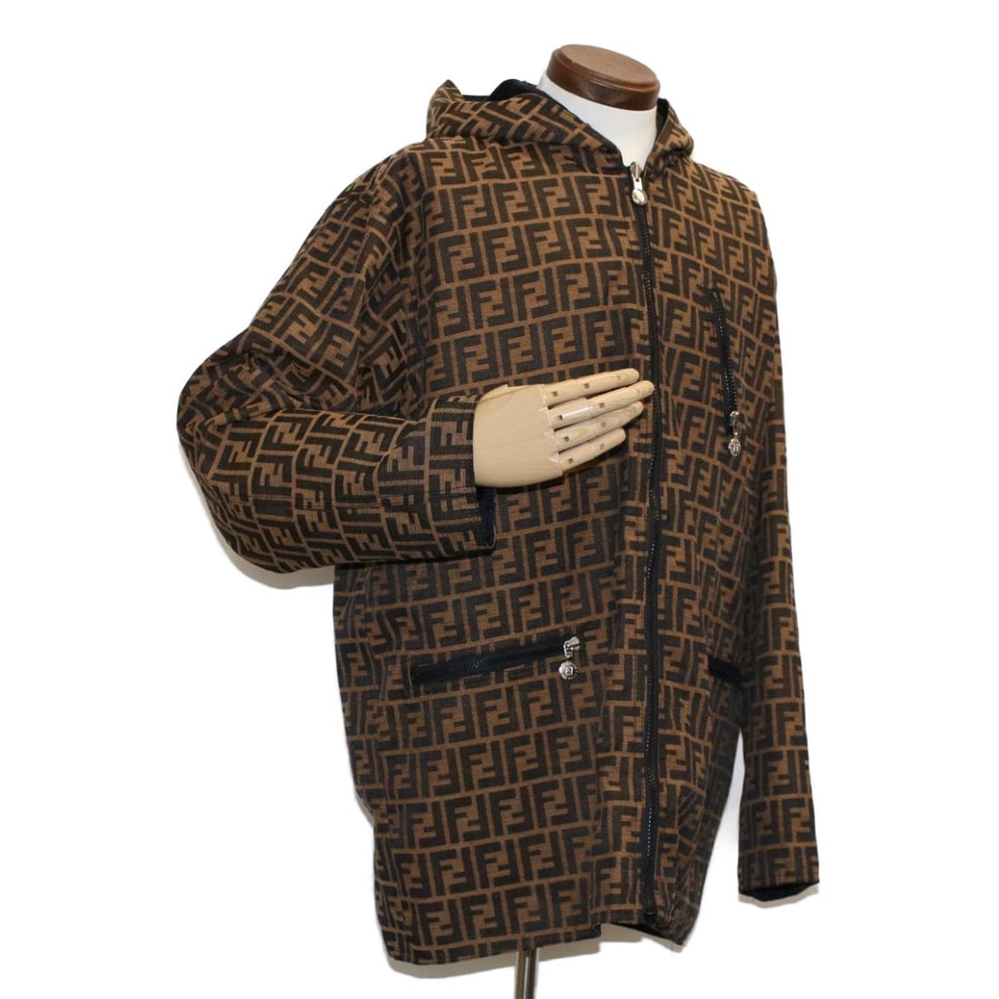 FENDI Zucca Canvas Womens Jacket Black Brown Italy: FENDI Zucca Canvas Womens Jacket Black Brown Italy Authentic FENDI women's jacket in black and brown Zucca canvas, made in Italy. This jacket shows reasonable wear consistent with a B rank condition, 