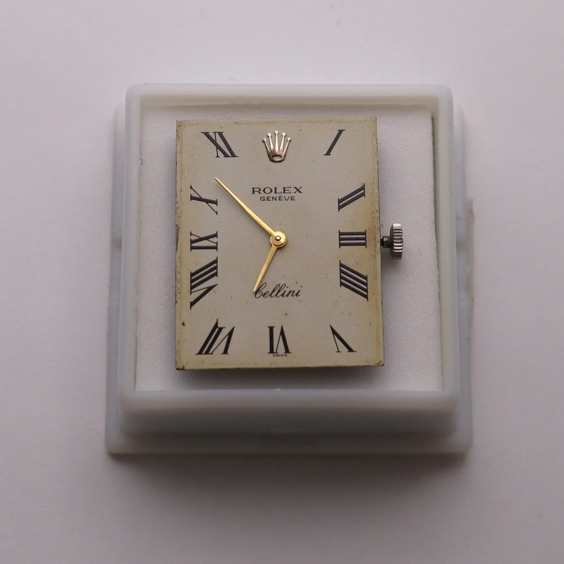 Caliber 1601 Rolex Cellini Movement with 19 Ruby Jewels: Caliber 1601 Rolex Cellini Movement with 19 Ruby Jewels This is a vintage Rolex Cellini movement, featuring a 19 rubies dial and Caliber 1601. Designed for women's watches, it is compatible with Rolex
