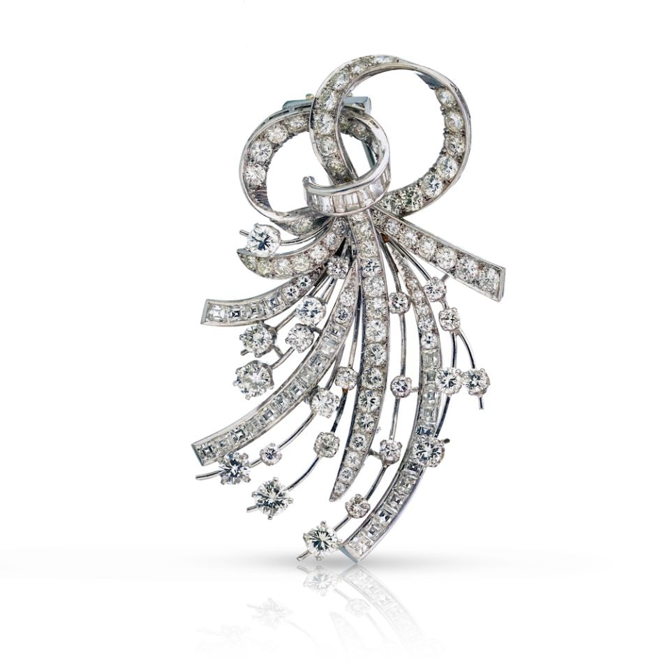 Stunning Retro Platinum Brooch with 13 Carats of Diamonds: Stunning Retro Platinum Brooch with 13 Carats of Diamonds This exquisite Retro Platinum Brooch showcases approximately 13 carats of stunning diamonds. Crafted in platinum, this piece weighs 28.6 grams