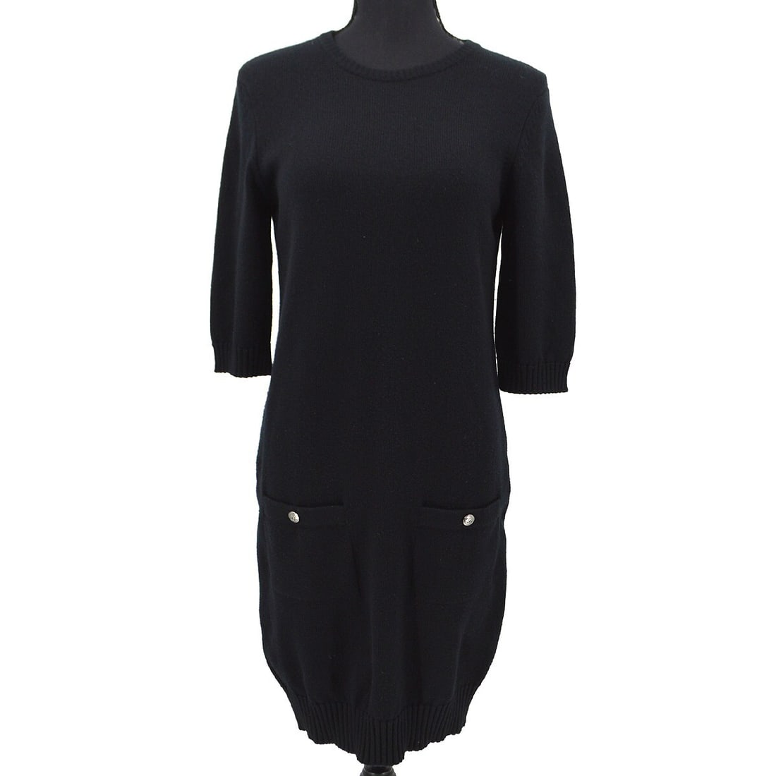CHANEL cashmere knee length dress black womens size 36: CHANEL cashmere knee length dress black womens size 36 Chanel long sleeve dress in black, made in the United Kingdom from 100% cashmere. It is a regular-size women's piece with a knee-length silhouett