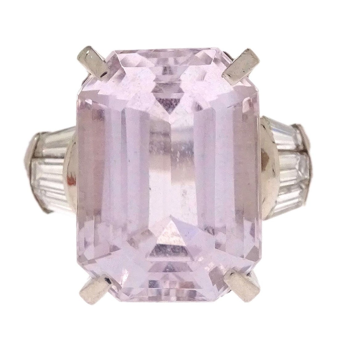 Pt900 Ring with 8.1 ct Color Stone and 0.51 ct Diamond Size 52: Pt900 Ring with 8.1 ct Color Stone and 0.51 ct Diamond Size 52 Vintage ring in a round shape, made of Pt900 and silver, with a pink color stone and diamond accents. The ring is size #52 and is describ