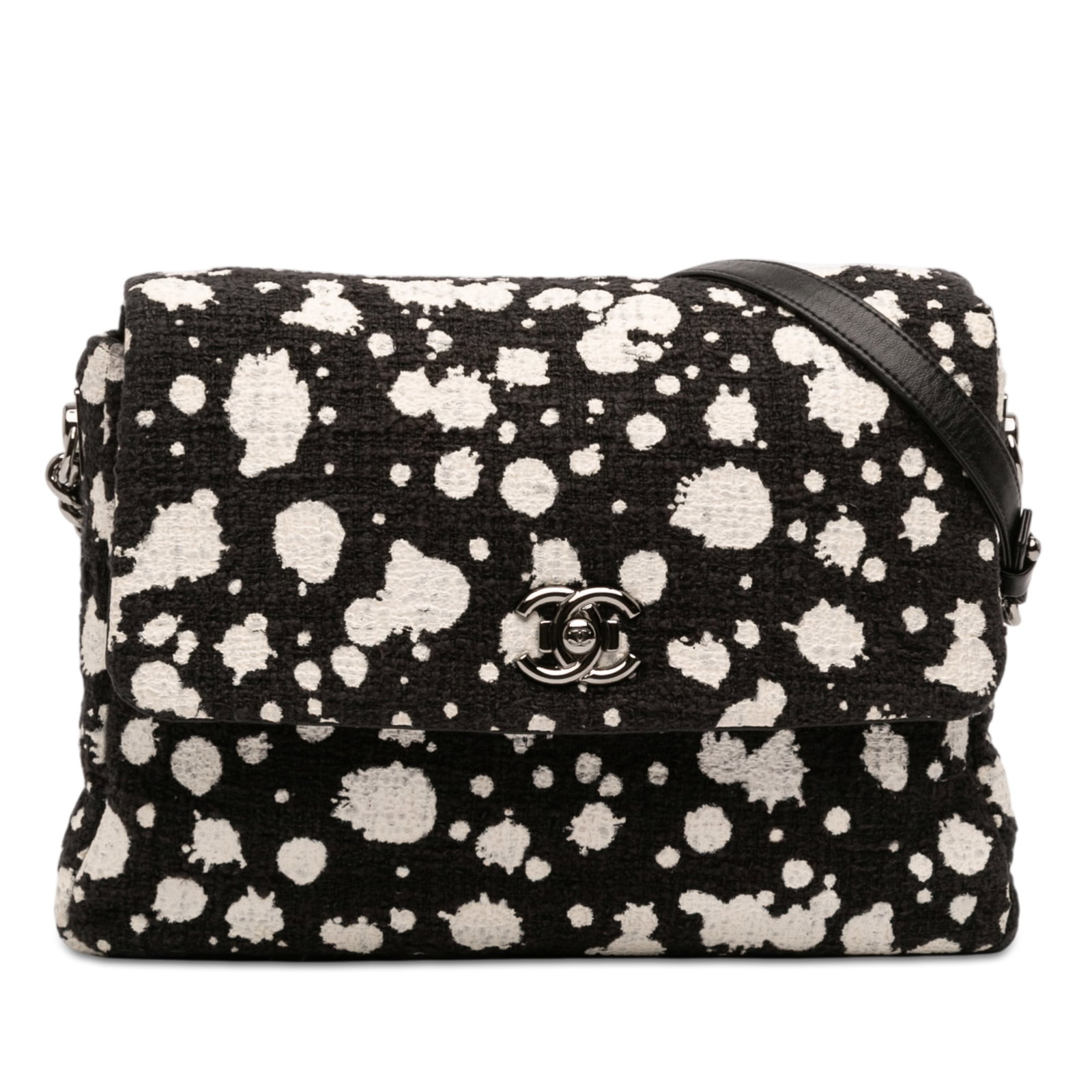 Chanel CC Painted Tweed Crossbody Bag with Chain Strap: Chanel CC Painted Tweed Crossbody Bag with Chain Strap This Chanel CC Tweed Paint Splatter Flap crossbody bag features a painted tweed exterior, a chain link strap with a leather guard, and a front fl