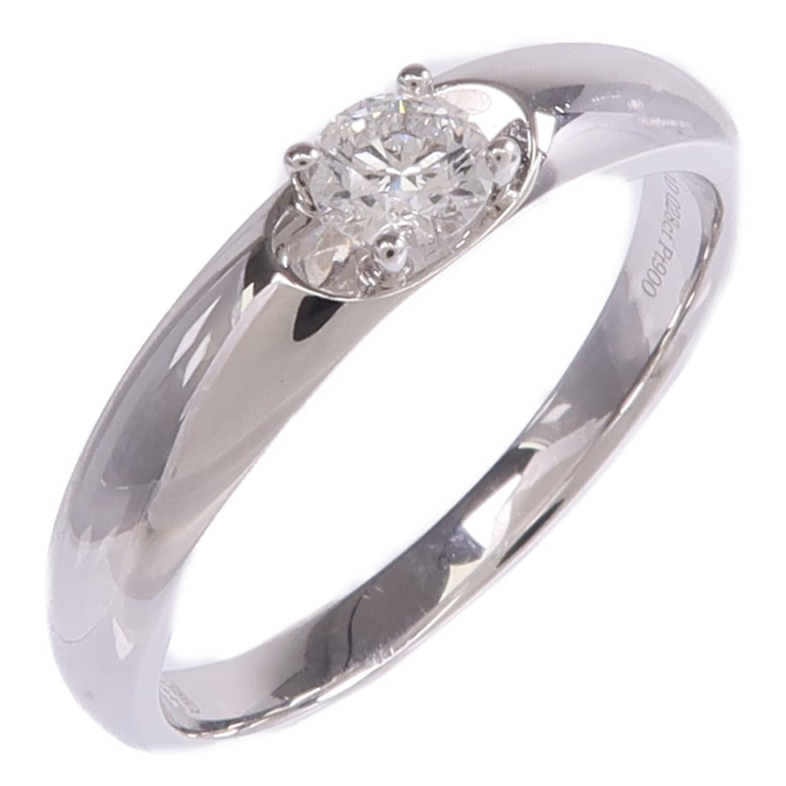 Pt900 Platinum Diamond Ring US 8.5 with Certificate: Pt900 Platinum Diamond Ring US 8.5 with Certificate A women's diamond ring in Pt900 platinum with a clear finish and a main diamond stone. The ring is size 8.5 and has a very good condition grade (AB)