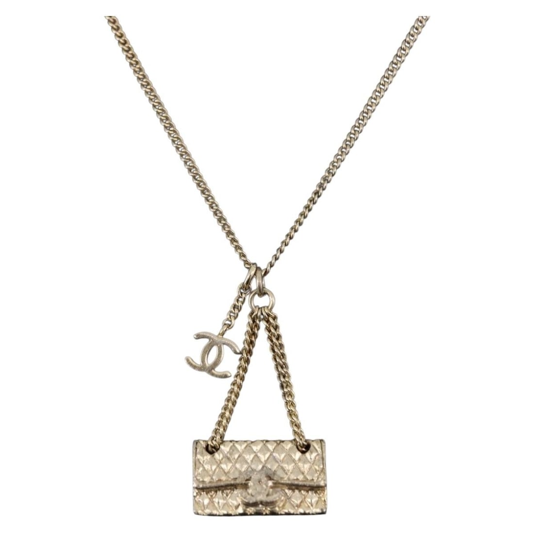 CHANEL CC Matelasse Gold Tone Metal Necklace Italy: CHANEL CC Matelasse Gold Tone Metal Necklace Italy CHANEL Matelasse necklace in gold-tone metal with the iconic CC motif. Made in Italy, this women's necklace comes with its item box and is presented 