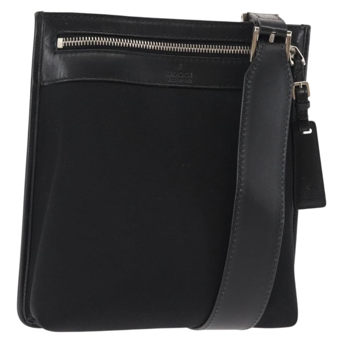 Gucci Unisex Black Nylon Leather Messenger Bag Vintage Style: Gucci Unisex Black Nylon Leather Messenger Bag Vintage Style This vintage Gucci flat messenger bag is crafted from black nylon with leather accents. Designed for unisex use, it features a compact silh
