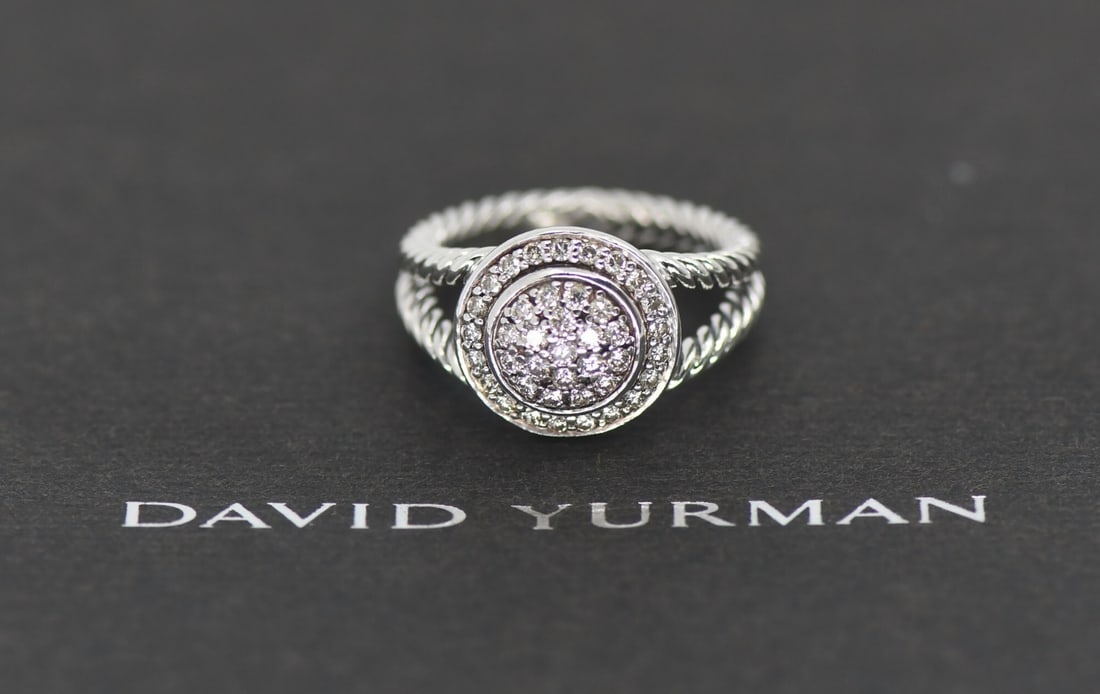 David Yurman 925 Sterling Silver Diamond Ring Size 7: David Yurman 925 Sterling Silver Diamond Ring Size 7 Pre-owned David Yurman ring featuring diamond accents in sterling silver. This ring is crafted in 0.925 sterling silver and offers a bold, classic 