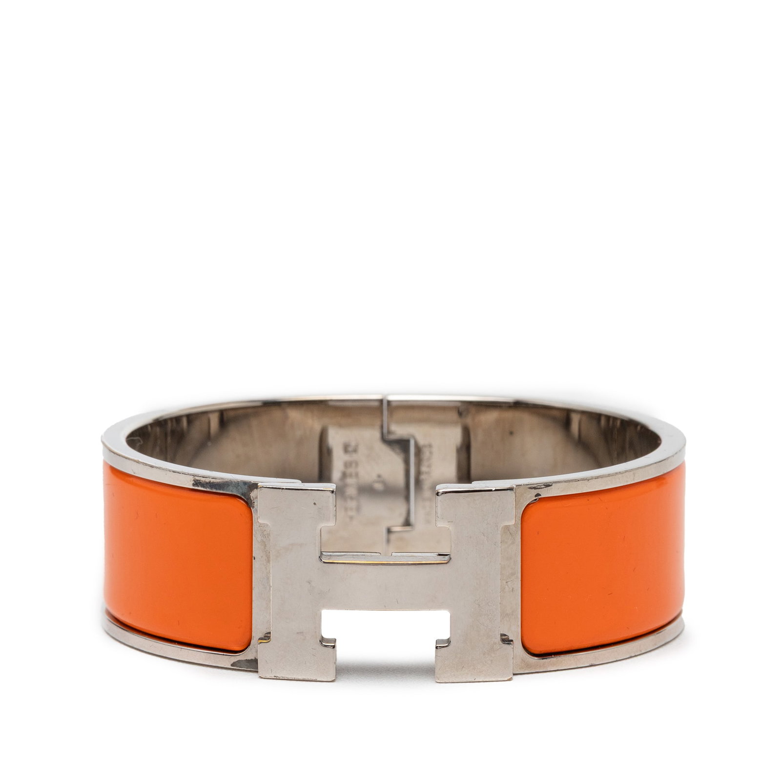 Hermes Clic Clac H PM wide enamel bracelet red: Hermes Clic Clac H PM wide enamel bracelet red Hermes Wide Enamel Clic Clac H Bracelet PM with an enamel body, palladium-plated metal accents, and a metal clasp closure. This bracelet is made in Franc