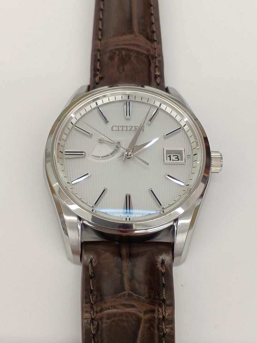 Citizen A010-T018963 mens Eco Drive radio controlled wristwatch (1 of 10)