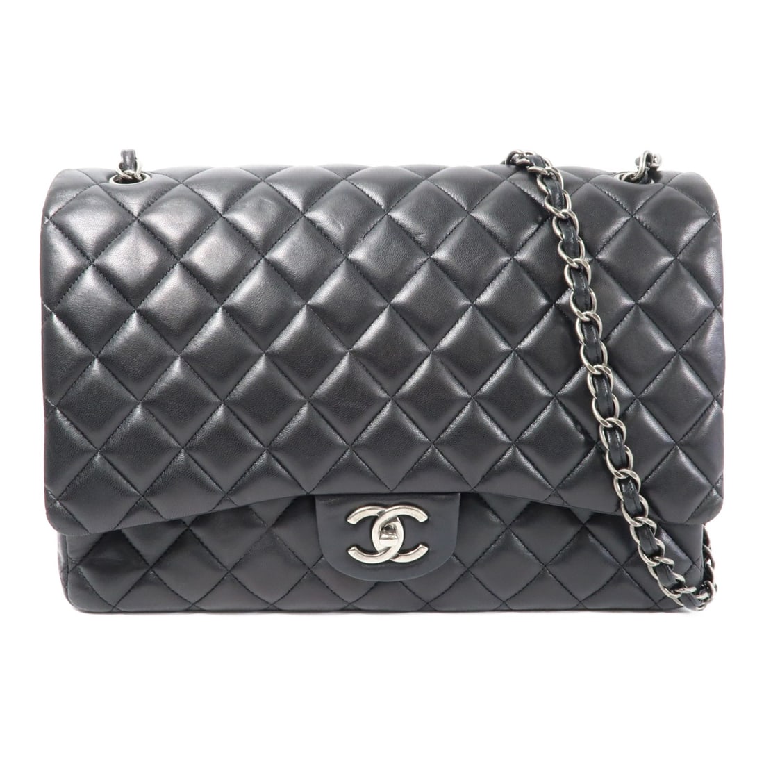 CHANEL A58601 Maxi Classic CC Shoulder Bag Black Lambskin: CHANEL A58601 Maxi Classic CC Shoulder Bag Black Lambskin Classic chain shoulder bag in black lambskin (sheep leather) with a turn lock closure. It features one outside open pocket, four inside open p