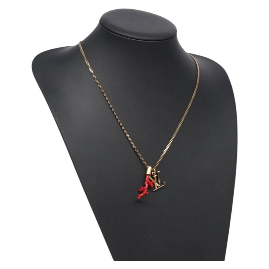Louis Vuitton M68903 Red Gold Tone Metal Necklace with Box Dust Bag: Louis Vuitton M68903 Red Gold Tone Metal Necklace with Box Dust Bag Louis Vuitton LVprinted Initials coral necklace in red and gold-tone metal. This women's necklace comes with a dust bag and item box