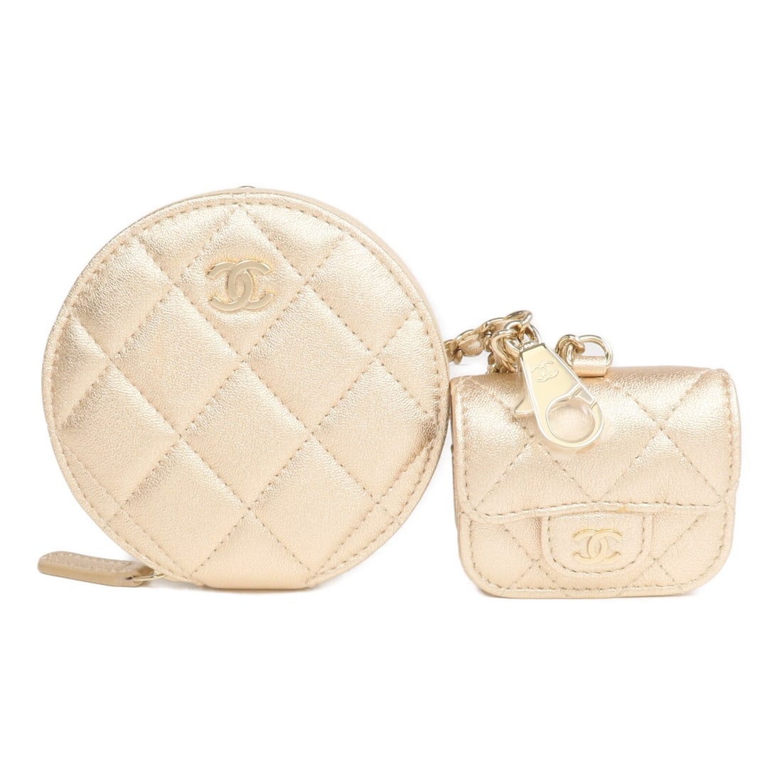 CHANEL Matelasse Lambskin Coin Purse with AirPods Case Gold: CHANEL Matelasse Lambskin Coin Purse with AirPods Case Gold CHANEL coin purse and AirPods case in gold lambskin (sheep leather) with a Matelasse design and gold-tone frame color. It features a fastene