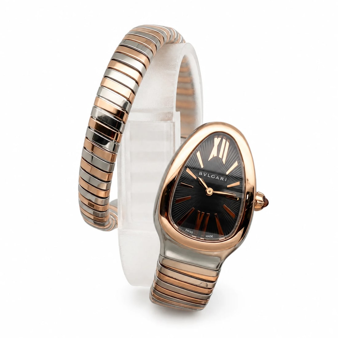 Bvlgari Serpenti Tubogas 35 mm womens quartz watch black dial rose gold steel: Bvlgari Serpenti Tubogas 35 mm womens quartz watch black dial rose gold steel Pre-owned Bvlgari Serpenti Tubogas wristwatch for women with a black analog dial and quartz movement. This luxury watch is