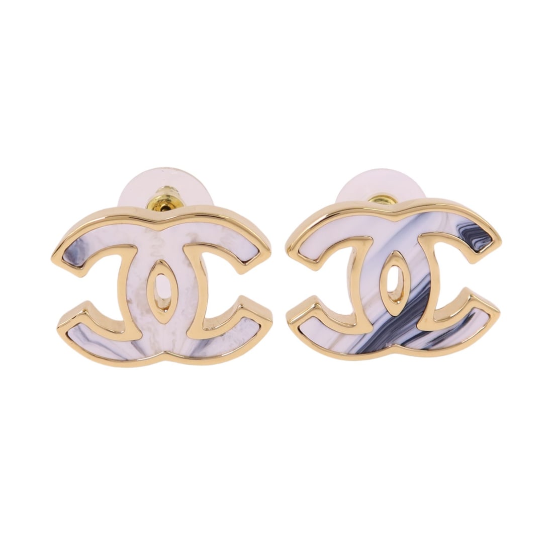 Chanel B23A CC Pierced Earrings Metal Enamel White Black Gold Tone: Chanel B23A CC Pierced Earrings Metal Enamel White Black Gold Tone CHANEL pierced earrings in metal and enamel, featuring a white, black, and gold colorway. The design is identified as CC earrings wit