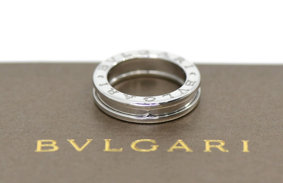 Bvlgari B Zero1 White Gold 18k Italian Ring Size 47: Bvlgari B Zero1 White Gold 18k Italian Ring Size 47 This Bulgari B.Zero1 ring is crafted from 18K white gold and features a sleek, modern design. The ring has no main stone, highlighting the elegance 