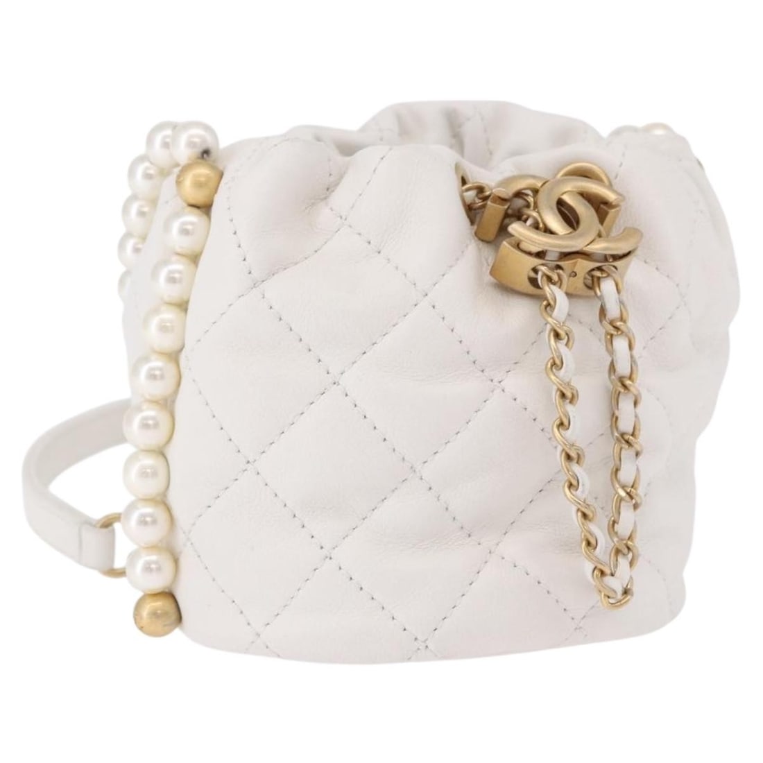 CHANEL Matelasse Lamb Skin Shoulder Bag White Gold CC: CHANEL Matelasse Lamb Skin Shoulder Bag White Gold CC CHANEL Matelasse chain shoulder bag in white lamb skin with gold CC detailing. Made in Italy for women, this shoulder bag includes only the item s