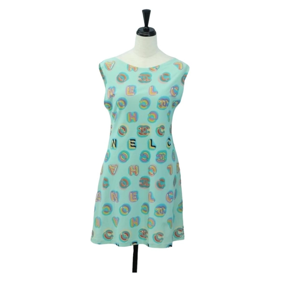 CHANEL Green Nylon Shirt for Women CC Auth 179164M: CHANEL Green Nylon Shirt for Women CC Auth 179164M Authentic CHANEL one-piece shirt in green nylon for women. This pre-owned piece shows reasonable wear and tear consistent with a B rank condition, in