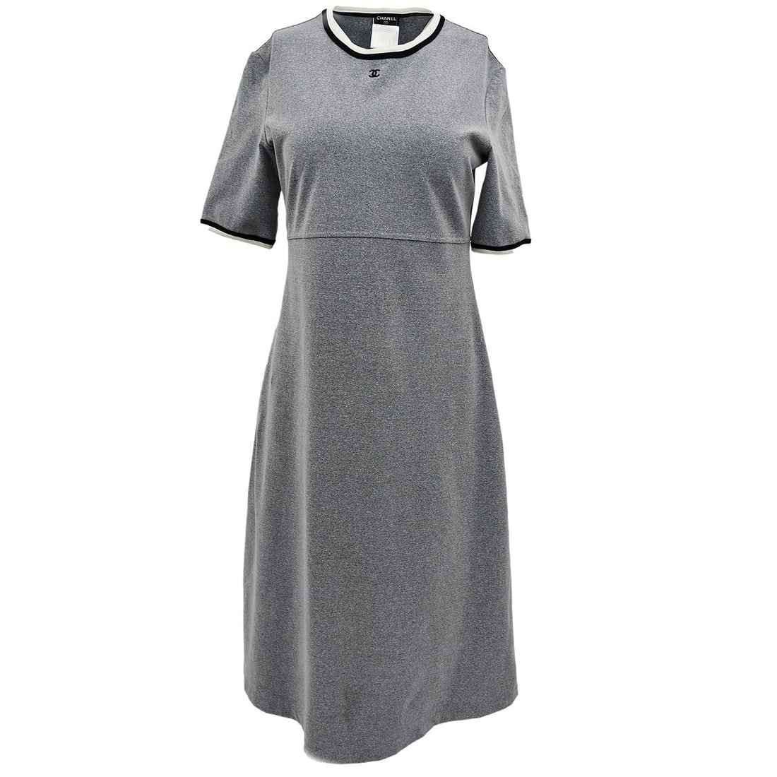 Chanel Gray Sweater Dress Size 42 Short Sleeve Round Neck: Chanel Gray Sweater Dress Size 42 Short Sleeve Round Neck Gray Chanel short-sleeve sweater dress with a round neckline and contrasting trim. Made in France, this women's regular-size dress is crafted 