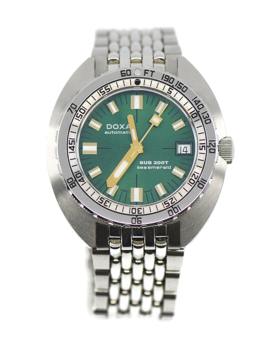DOXA Sea Emerald Sunray 804.10.131S.10 stainless steel wristwatch: DOXA Sea Emerald Sunray 804.10.131S.10 stainless steel wristwatch Doxa Sea Emerald Sunray stainless steel wristwatch with a silver bezel and case, green solid dial, and round analog display. It featur