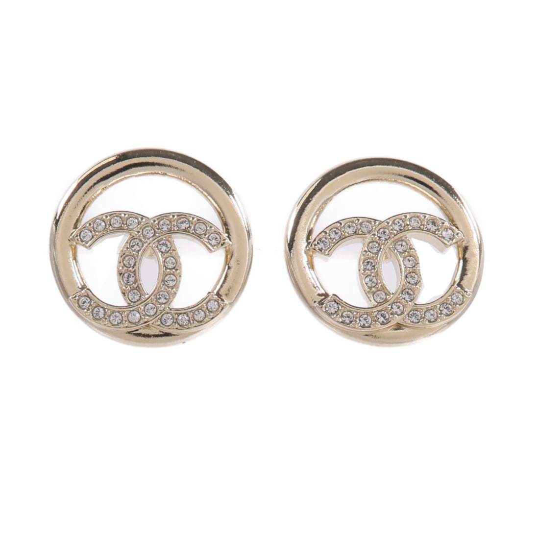 Metal CC Stud Earrings CHANEL Gold Tone: Metal CC Stud Earrings CHANEL Gold Tone CHANEL CC earrings in gold-tone metal, presented in very good AB condition. The earrings measure 17 mm x 17 mm and are described as Gold x Gold in color. Access