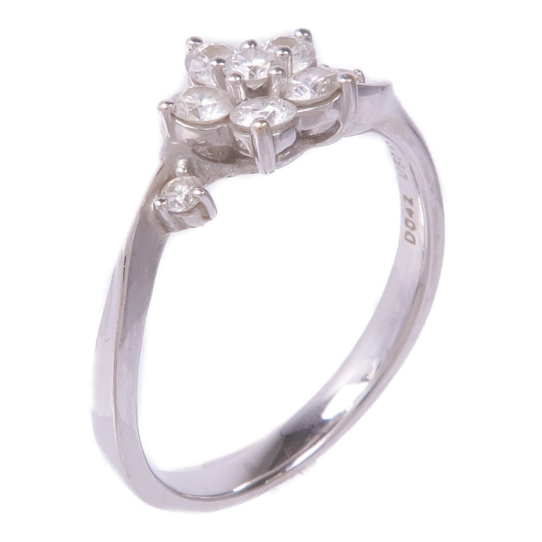 18K White Gold Diamond Ring Size 6.75 for Women: 18K White Gold Diamond Ring Size 6.75 for Women A diamond ring in 18K white gold, designed in a regular US size 6.75. The ring features a clear diamond centerpiece with a clear finish and a women's de