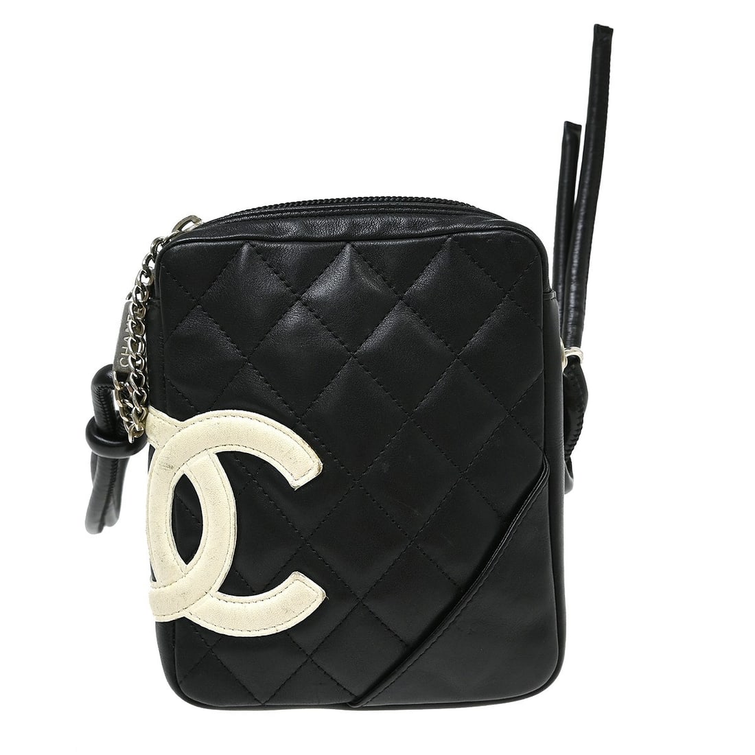 Chanel Cambon quilted leather crossbody bag black: Chanel Cambon quilted leather crossbody bag black Chanel Cambon crossbody bag in quilted leather with a compact silhouette and black finish. Made in Italy, this bag is presented in fair condition with