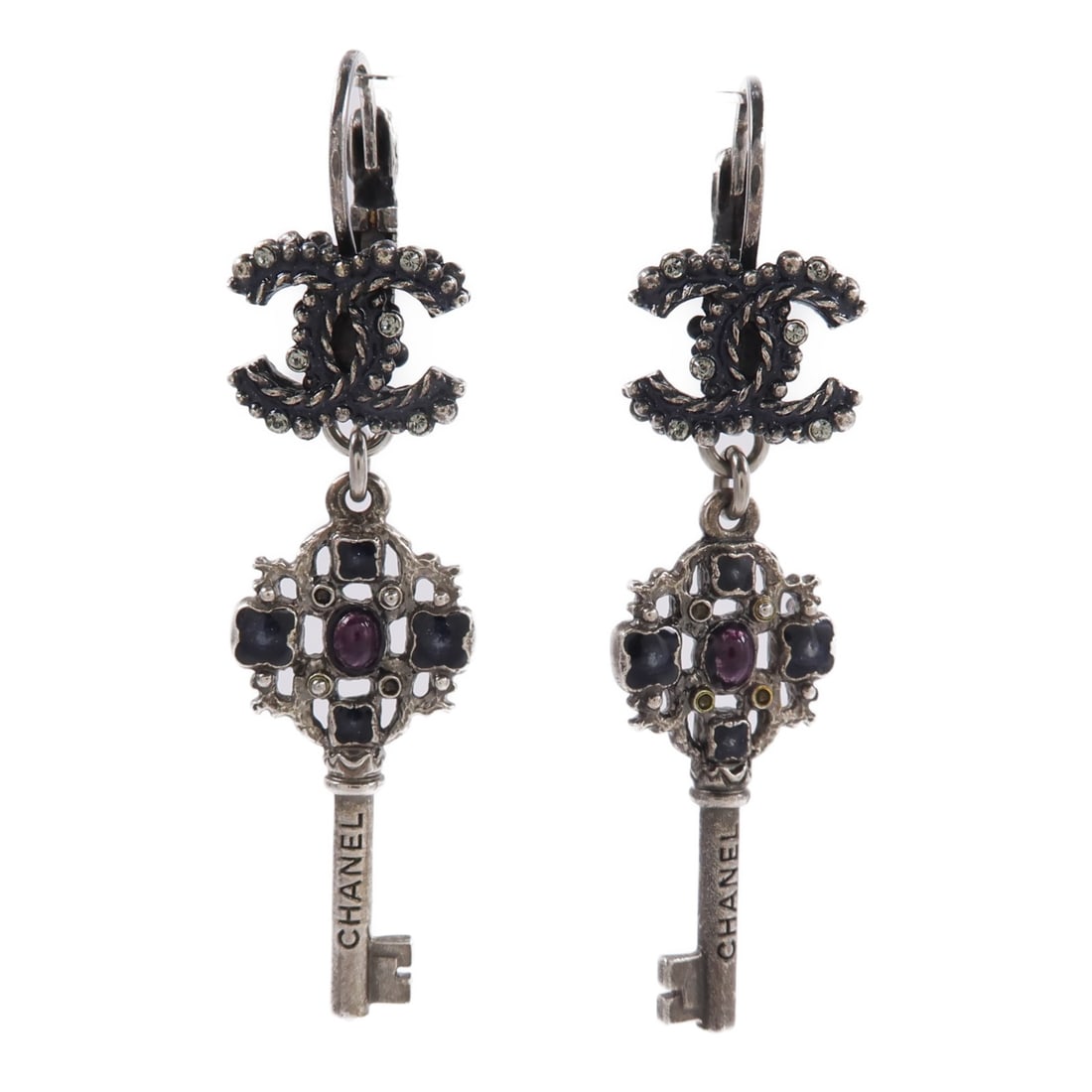 CHANEL CC Pierced Earrings Navy Purple Silver Tone Metal: CHANEL CC Pierced Earrings Navy Purple Silver Tone Metal CHANEL pierced CC earrings in metal, presented in navy, purple, and silver tones. The earrings are for women and feature a no-stone design. Mad