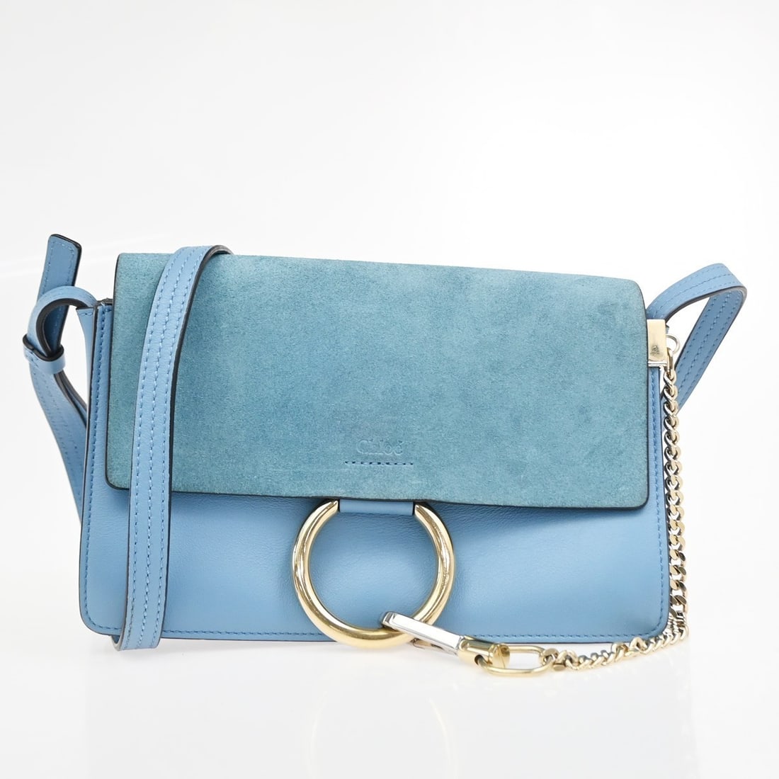 Chloe Faye blue leather suede handbag: Chloe Faye blue leather suede handbag Chloe Faye leather bag in blue. This women's bag is made in Spain and is presented in good condition, with light scuffing, light dirt, light marks, wrinkling, and