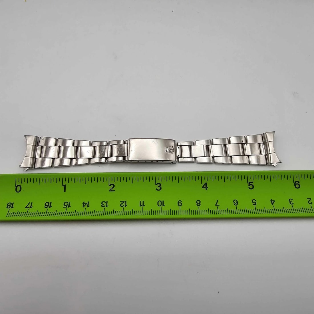 Rolex 7835 Oyster bracelet 357 end links stainless steel 19mm: Rolex 7835 Oyster bracelet 357 end links stainless steel 19mm This is an authentic vintage Rolex Oyster bracelet reference 7835, featuring 357 end links and a Rolex-signed clasp. Made of stainless ste