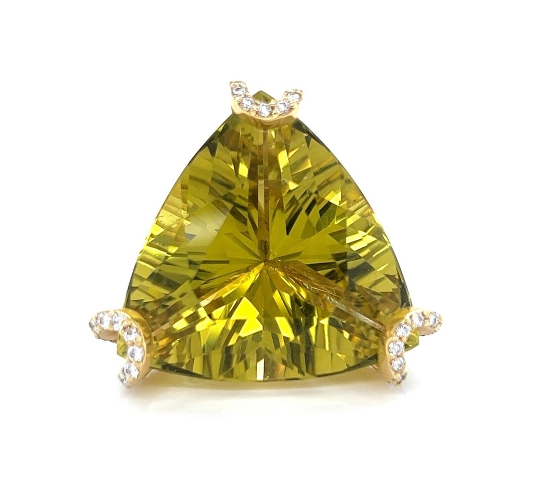 Unbranded 18k Yellow Gold Ring with Lime Quartz and Diamonds Size 3: Unbranded 18k Yellow Gold Ring with Lime Quartz and Diamonds Size 3 Vintage/estate-style statement ring featuring a faceted lime quartz centerpiece accented with diamonds. Crafted in 18k yellow gold, 