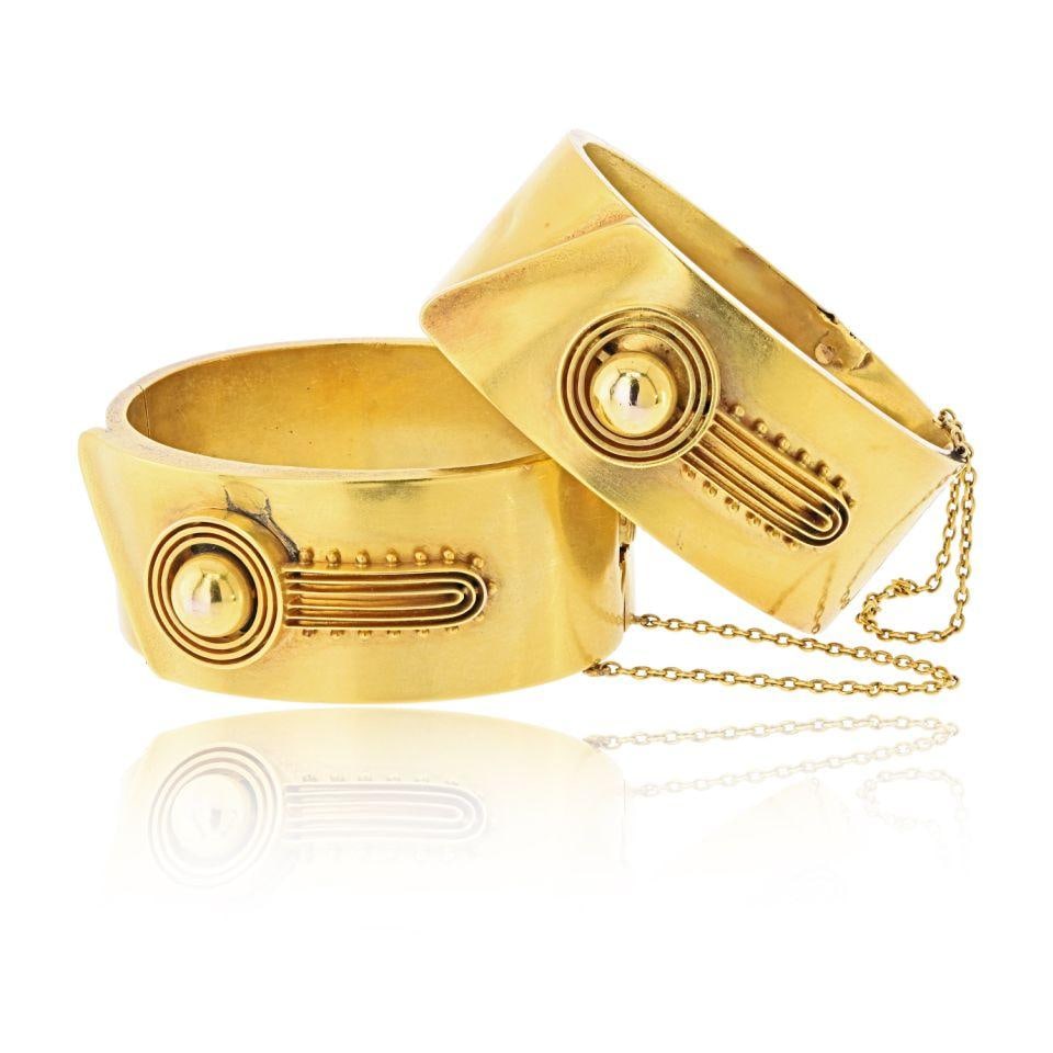 Tiffany & Co. 18K Yellow Gold Bangle Bracelet Circa 1850: Tiffany & Co. 18K Yellow Gold Bangle Bracelet Circa 1850 Pre-owned Tiffany & Co. bangle bracelet crafted in 18K yellow gold, dating to circa 1850. This piece features a classic bangle form and substan