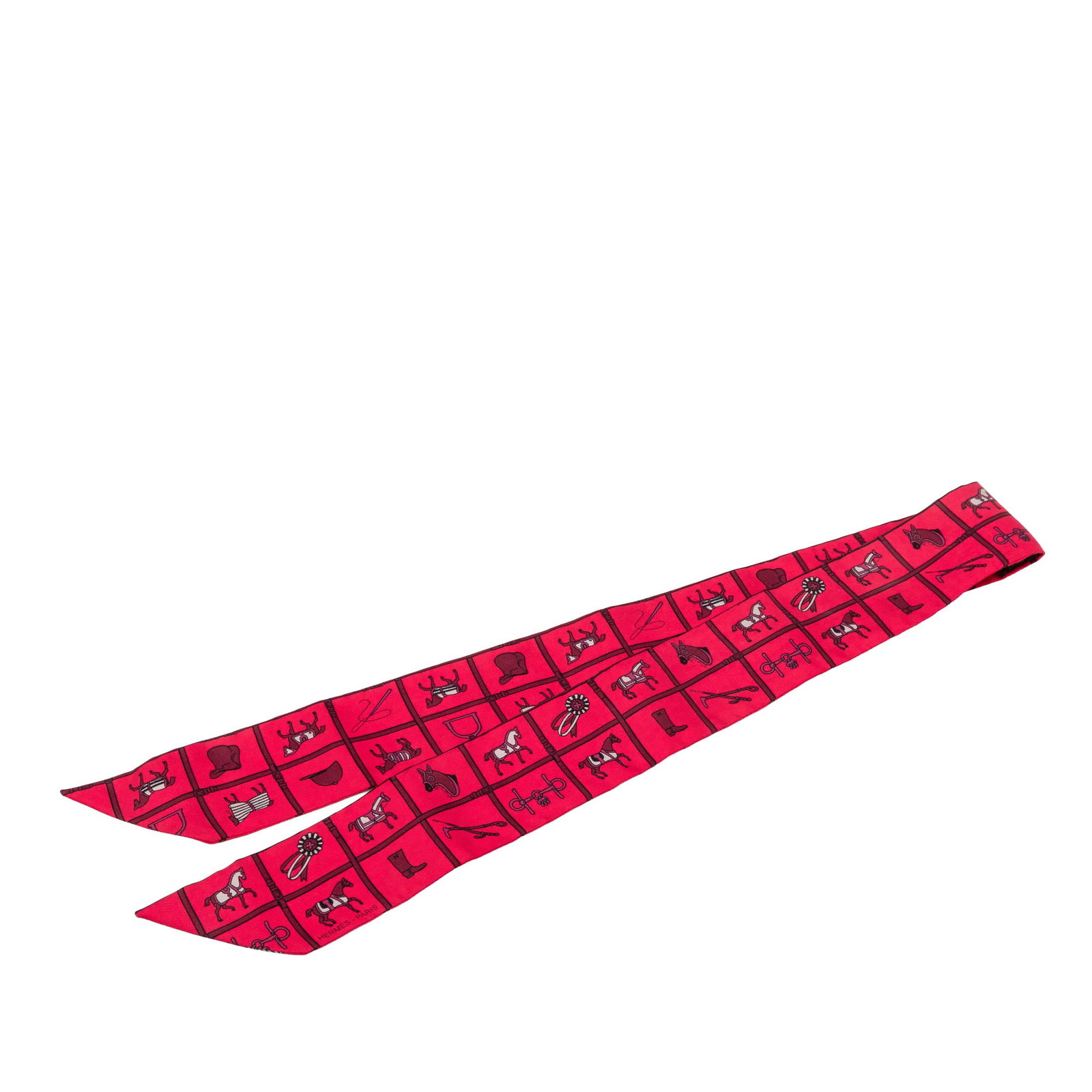 Hermes Twilly Scarf Couvertures et Tenues de Jour Surteint Silk: Hermes Twilly Scarf Couvertures et Tenues de Jour Surteint Silk Hermes Couvertures et Tenues de Jour Surteint silk twilly scarf with a printed design on 100% silk. Finished in red, this accessory is m