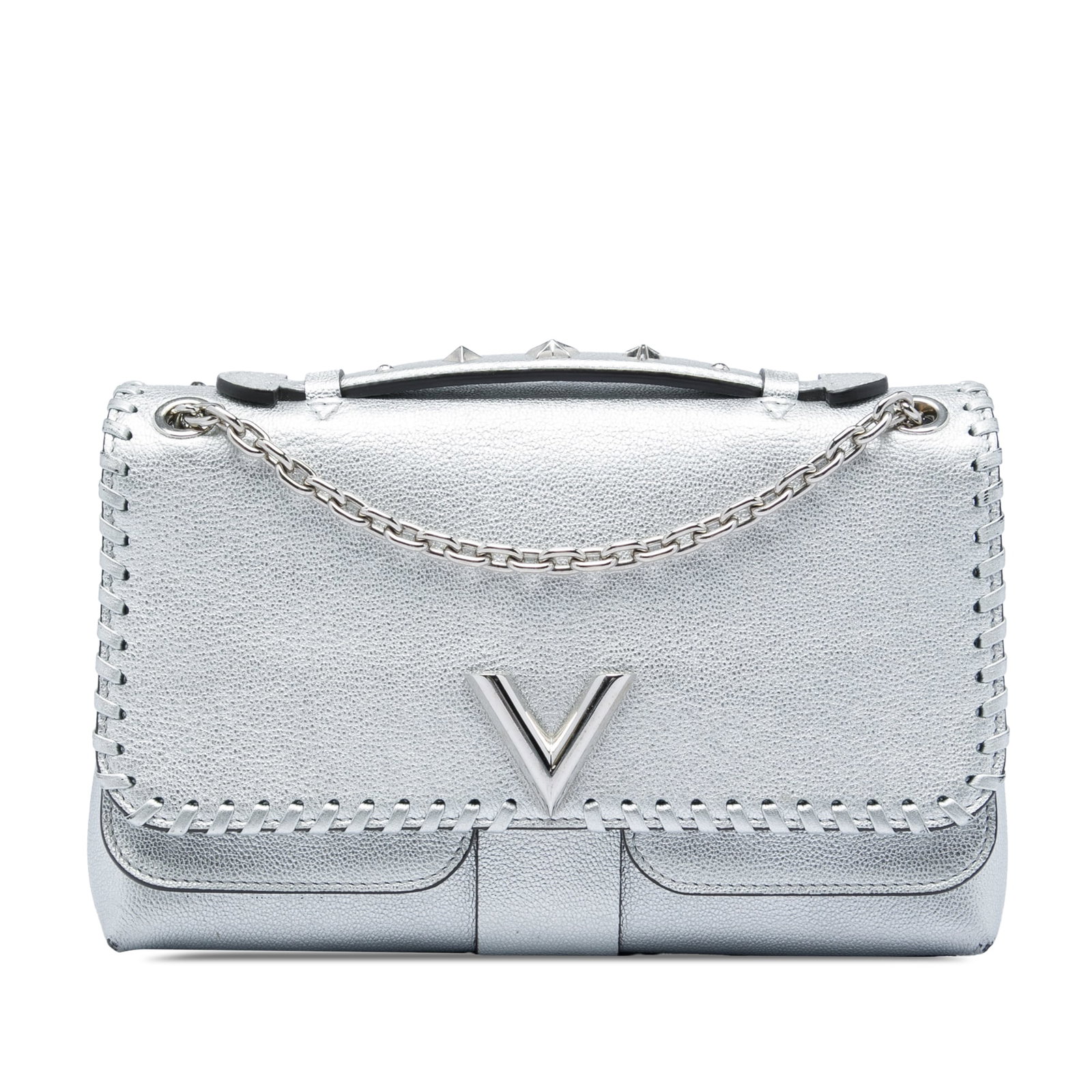 Louis Vuitton Very Chain Bag in Silver Metallic Leather: Louis Vuitton Very Chain Bag in Silver Metallic Leather This Louis Vuitton Very Chain bag is crafted in metallic leather with a structured silhouette and a front flap with magnetic closure. It feature