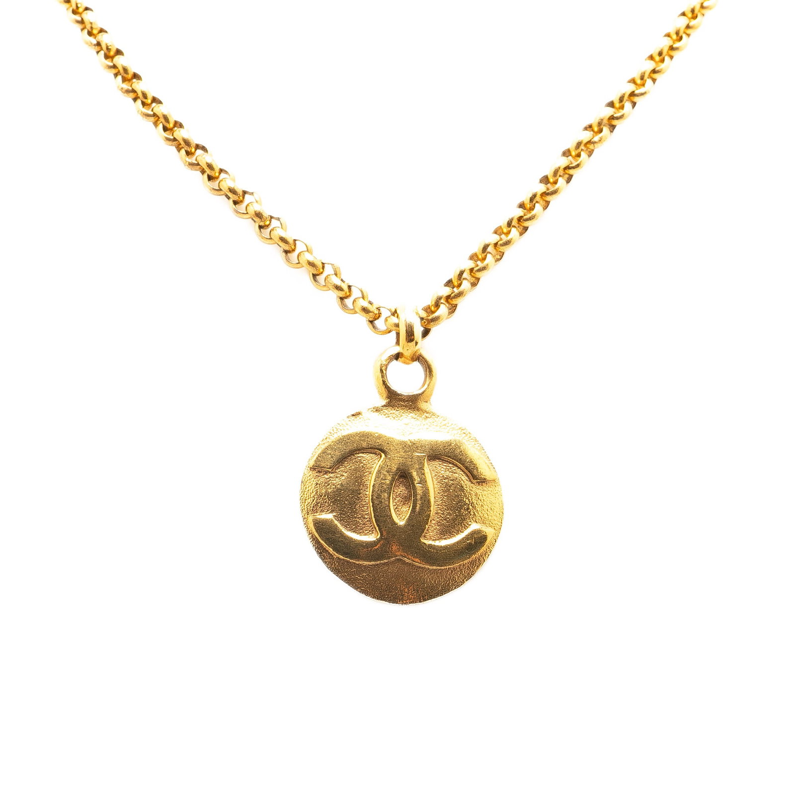 Chanel CC gold plated pendant necklace: Chanel CC gold plated pendant necklace This Chanel necklace features a gold plated metal circle pendant and a spring ring closure. The piece is crafted in France and showcases the iconic CC logo. Plea