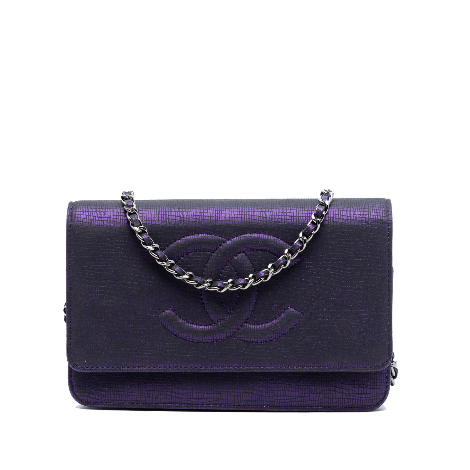 Chanel purple leather CC wallet on chain: Chanel purple leather CC wallet on chain This Chanel CC Metallic Crackling Lizard Printed Leather Wallet on Chain features a distinctive metallic crackled lizard-printed leather exterior in purple. It