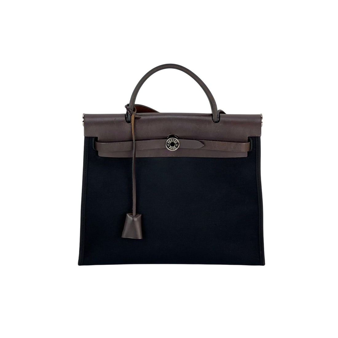Hermes Herbag 31 PM Black Ebene Shoulder Bag with Silver Clou de Selle Closure: Hermes Herbag 31 PM Black Ebene Shoulder Bag with Silver Clou de Selle Closure Discover the elegance of the Hermes Toile vache Hunter Herbag zip 31 PM Shoulder Bag in a sophisticated Black Ebene finis