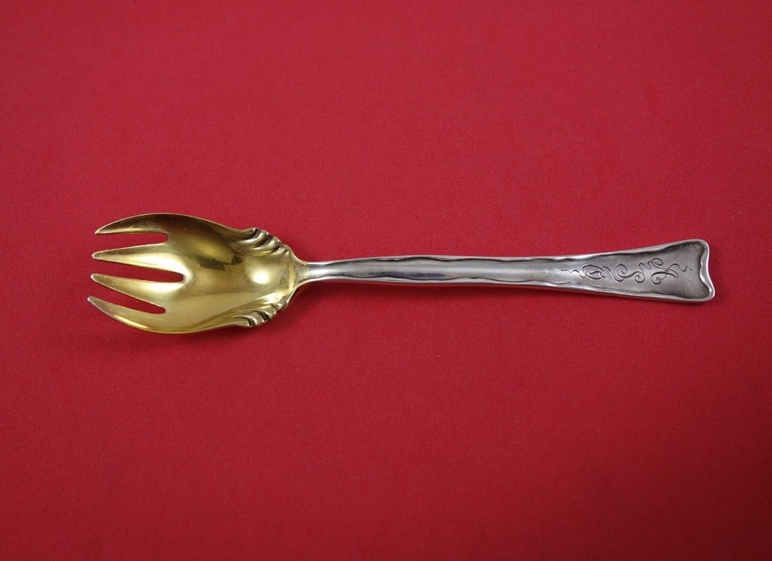 Tiffany & Co Sterling Silver Ice Cream Fork Lap Over Edge Plain Ruffled: Tiffany & Co Sterling Silver Ice Cream Fork Lap Over Edge Plain Ruffled This exquisite ice cream fork from Tiffany & Co. features a classic Lap Over Edge Plain pattern, showcasing a beautiful combinat