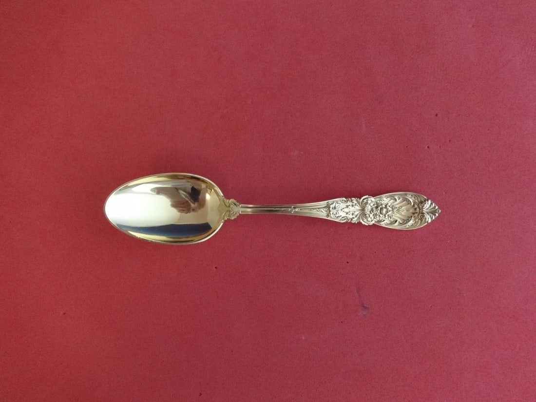 Richelieu Gold International Sterling Silver Soup Spoon 6 5/8 inches: Richelieu Gold International Sterling Silver Soup Spoon 6 5/8 inches This exquisite Richelieu Gold Place Soup Spoon is crafted from high-quality sterling silver, making it a stunning addition to your 