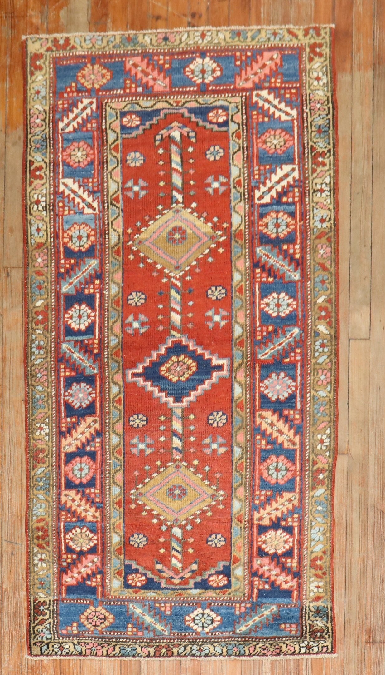 2' 11" x 5' 9" Persian Serapi Heriz Scatter Rug: 2' 11" x 5' 9" Persian Serapi Heriz Scatter Rug Early 20th century Persian Heriz scatter-size rug with a colorful geometric design. This pre-owned small rug is identified as a Serapi/Heriz type. Speci