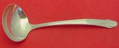 Durgin Hunt Club sterling silver gravy ladle 7 1/8": Durgin Hunt Club sterling silver gravy ladle 7 1/8" Sterling silver gravy ladle in the Hunt Club pattern by Durgin. It is not monogrammed and is described as being in excellent pre-owned condition. Ma
