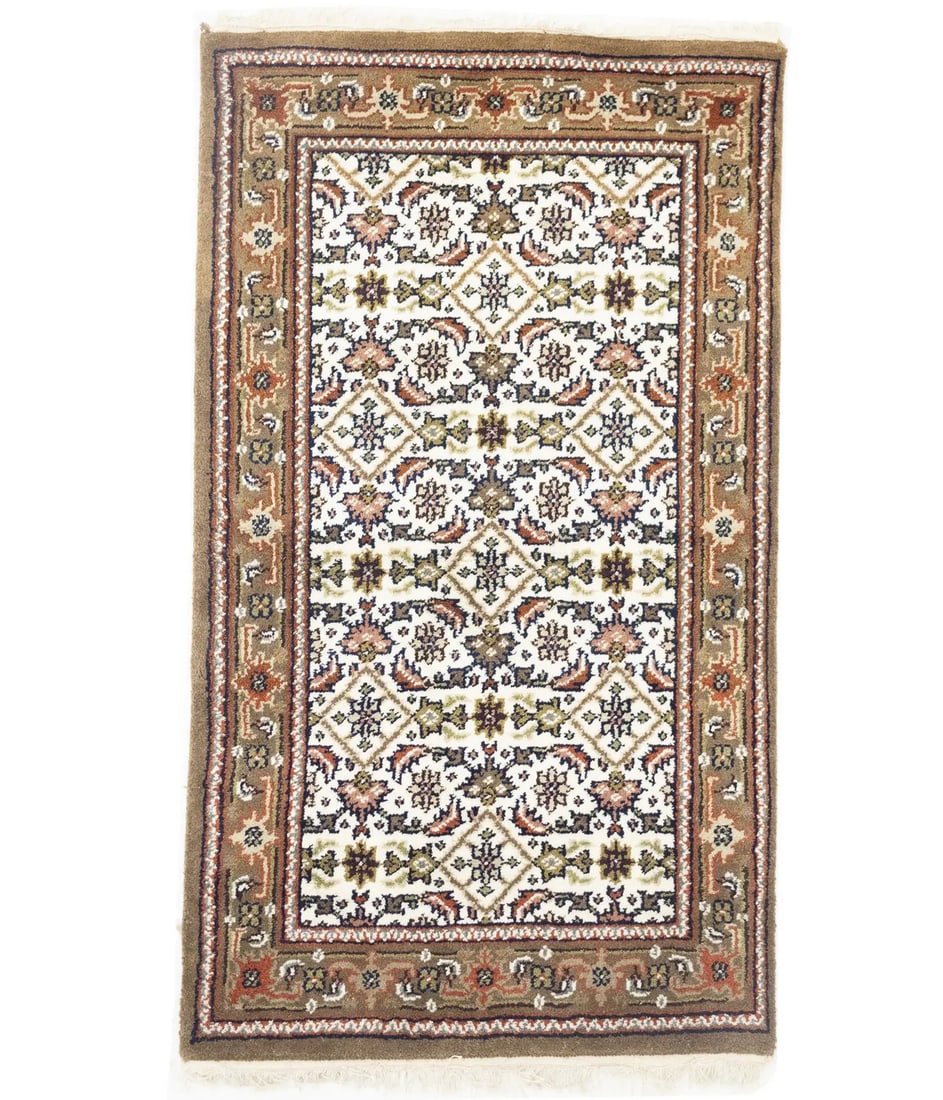 3 x 5 ft Hand Knotted Wool Indo-Bidjar Area Rug Floral Tribal: 3 x 5 ft Hand Knotted Wool Indo-Bidjar Area Rug Floral Tribal Handmade hand-knotted area rug in a tribal Indo-Bidjar floral style, suitable for foyer and other indoor spaces. It is made of wool and fe
