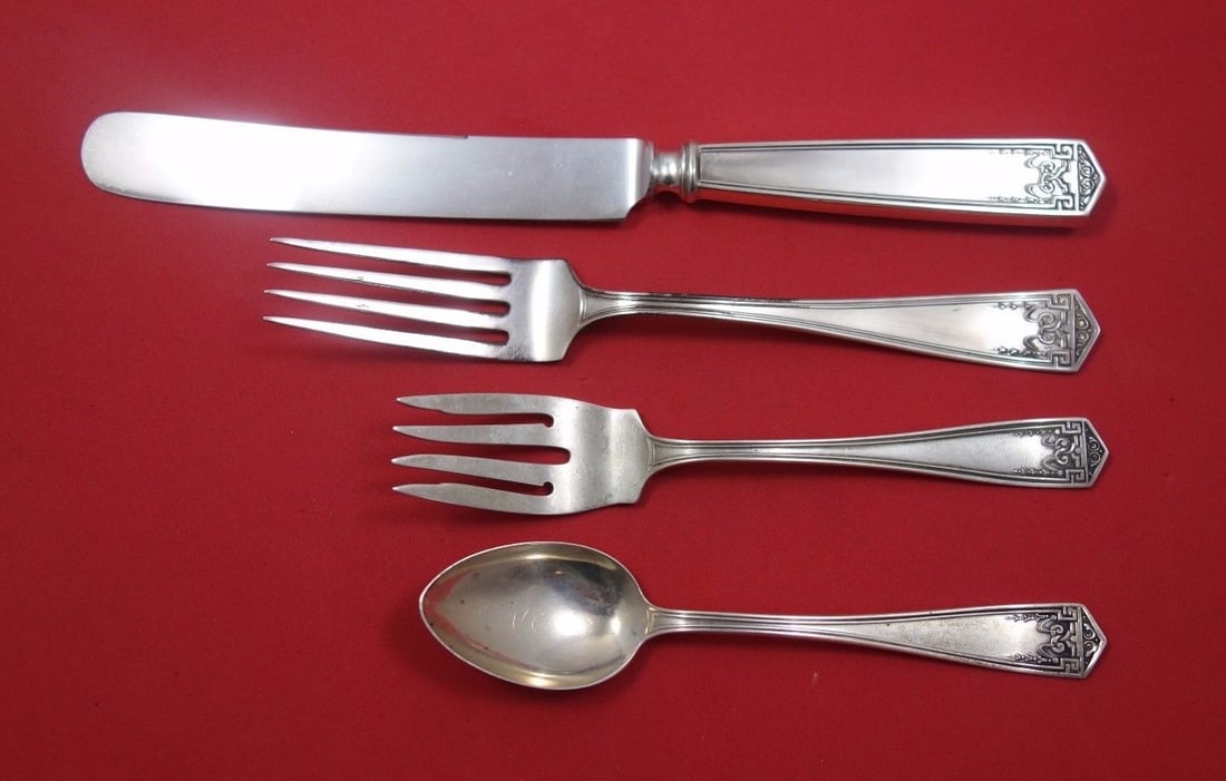 International Devonshire Sterling Silver 4-Piece Place Setting: International Devonshire Sterling Silver 4-Piece Place Setting Introducing the Devonshire by International Sterling Silver 4-piece regular size place setting, a timeless addition to your dining experi