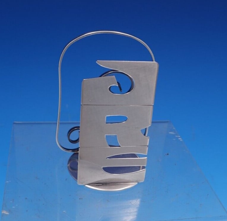Leonore Doskow Handwrought Sterling Silver Letter Holder 3 1/4" x 2 1/2": Leonore Doskow Handwrought Sterling Silver Letter Holder 3 1/4" x 2 1/2" This exquisite letter holder by Leonore Doskow is crafted from high-quality sterling silver (.925), showcasing the artistry of