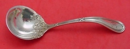 Dominick & Haff Washington Sterling Silver Gravy Ladle 6.25 inches: Dominick & Haff Washington Sterling Silver Gravy Ladle 6.25 inches This exquisite gravy ladle is crafted from sterling silver and features the elegant Washington pattern by Dominick & Haff. Measuring 