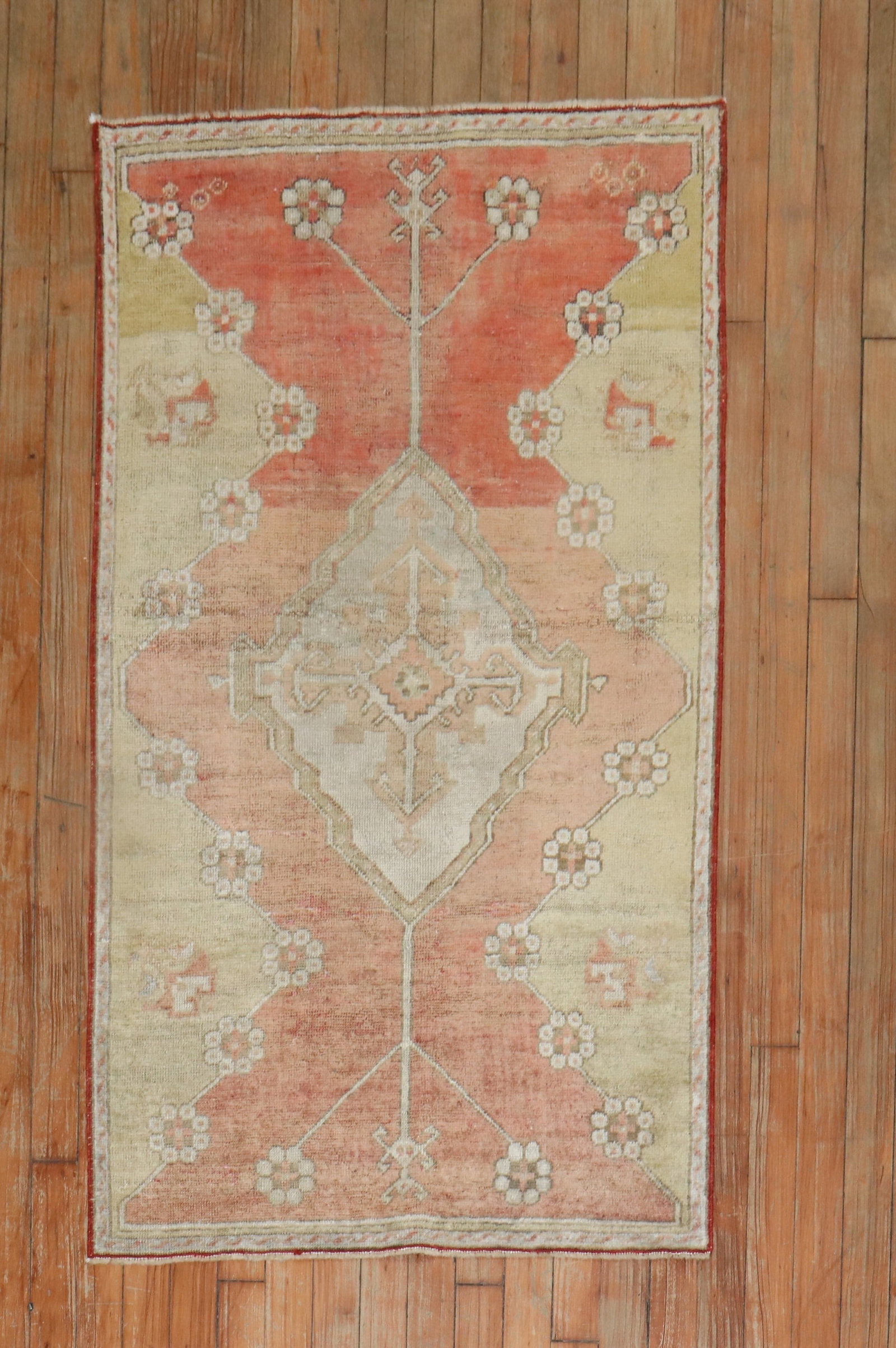 2' 6" x 4' 7" Muted Sivas Turkish Rug Early 20th Century: 2' 6" x 4' 7" Muted Sivas Turkish Rug Early 20th Century Early 20th century Turkish Sivas rug with a muted palette. This pre-owned small rug is identified as a Sivas type. Specifications Title: Antiqu