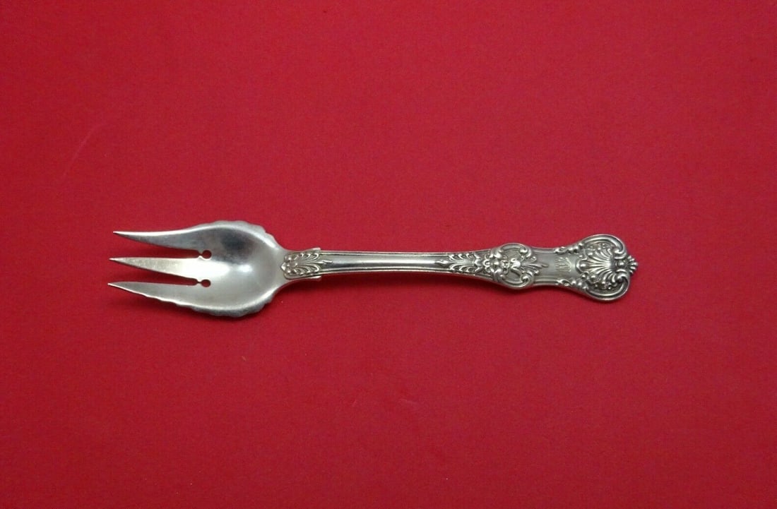 Tiffany & Co English King Sterling Silver 3-Tine Pastry Fork: Tiffany & Co English King Sterling Silver 3-Tine Pastry Fork This exquisite pastry fork from Tiffany & Co. features the elegant English King pattern, crafted in sterling silver. Measuring 6 1/2 inches
