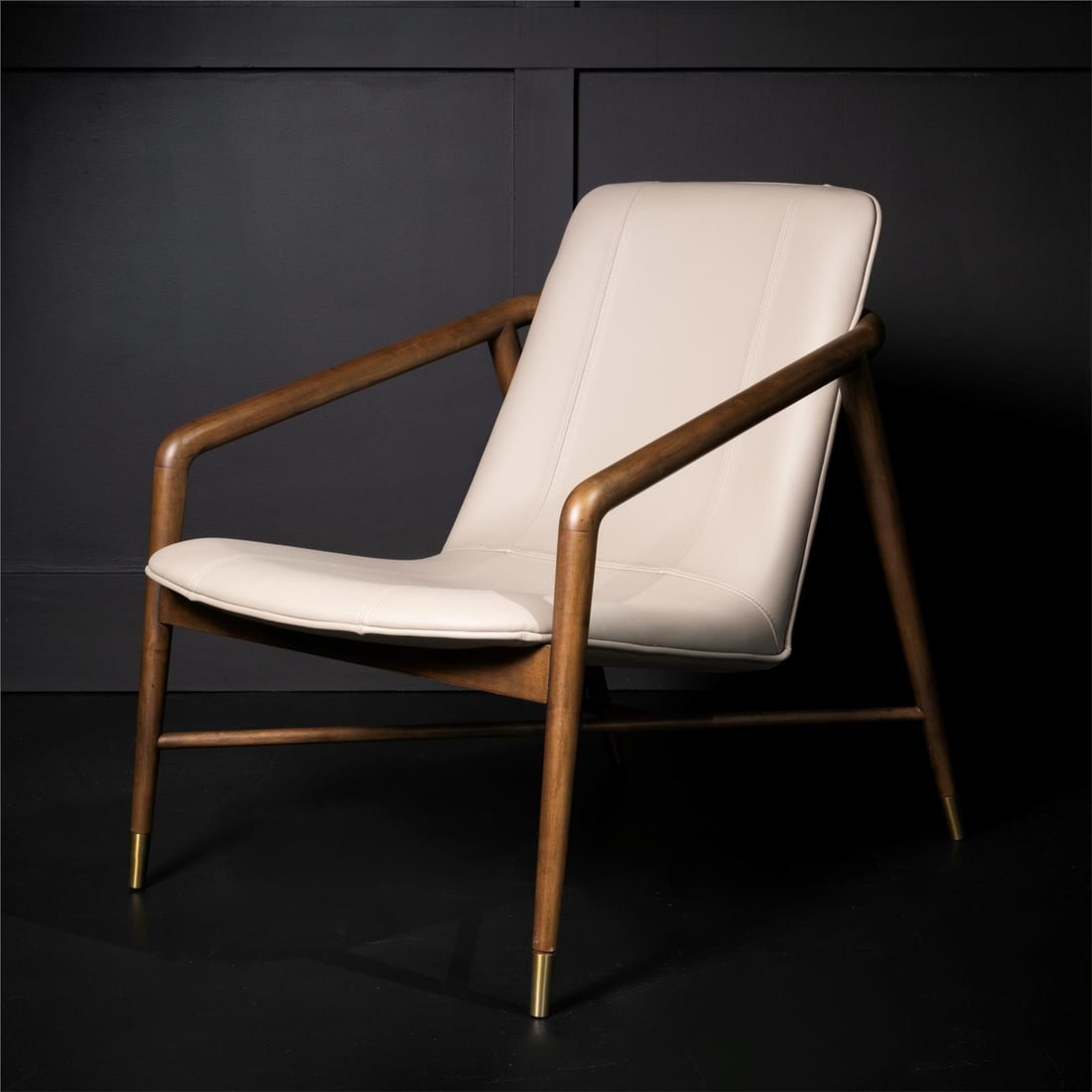 Alder Tweed Remi Beechwood Occasional Chair English Traditional Style: Alder Tweed Remi Beechwood Occasional Chair English Traditional Style Discover the elegance of the Traditional Beechwood Chair from the Remi Collection, designed to enhance any living space. This occa